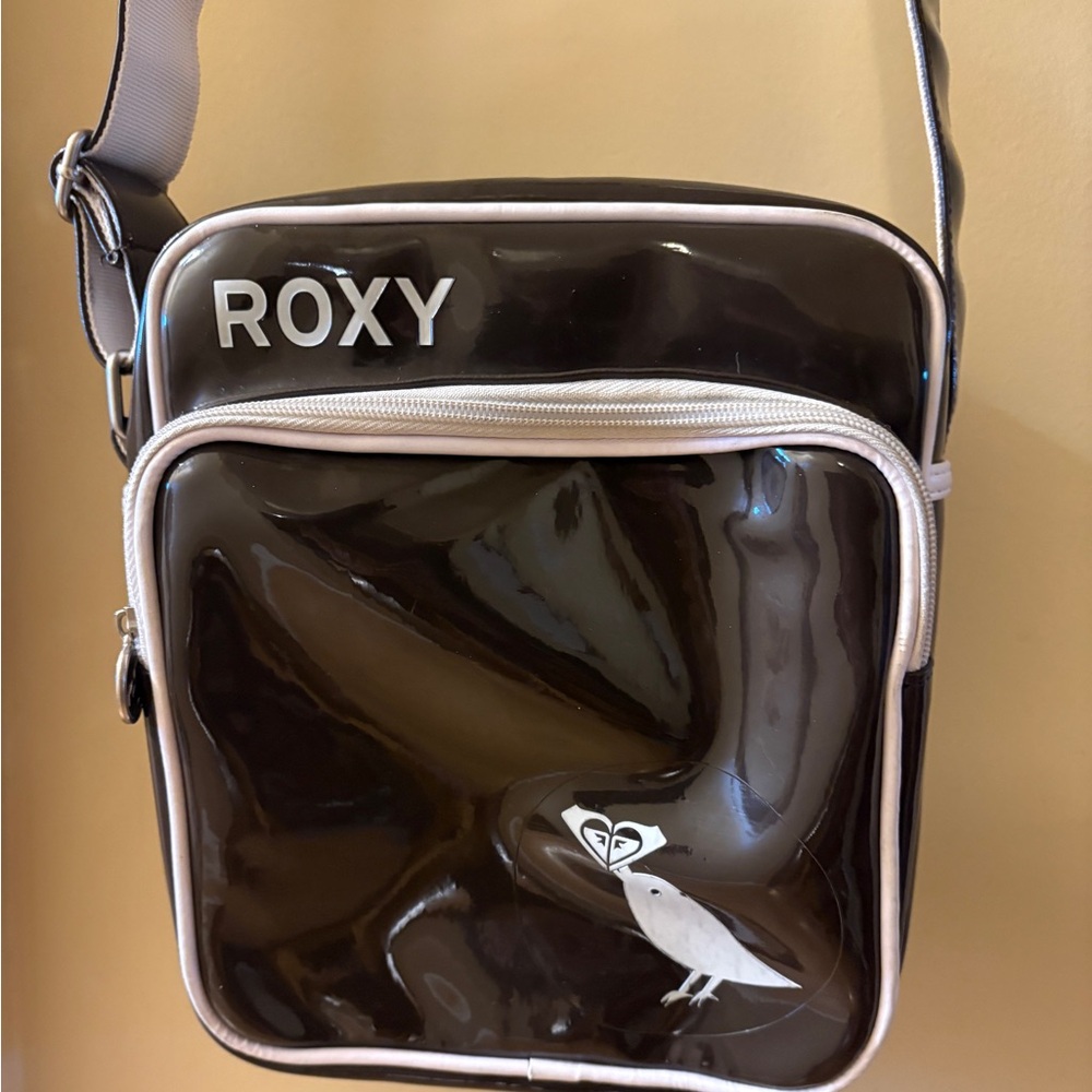Roxy patent vinyl brown and white travel/sports bag 90s Y2K limited edition